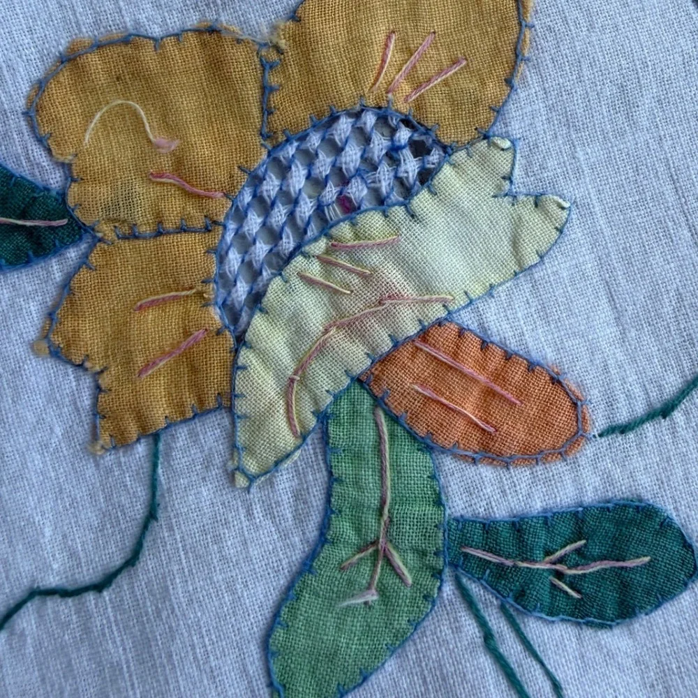 Vintage Hand Embroidered Floral Linen Table Runner Dresser Scarf Set White Tan